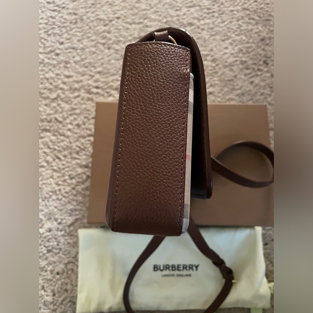 Burberry New Hampshire Crossbody - Picture 15 of 16